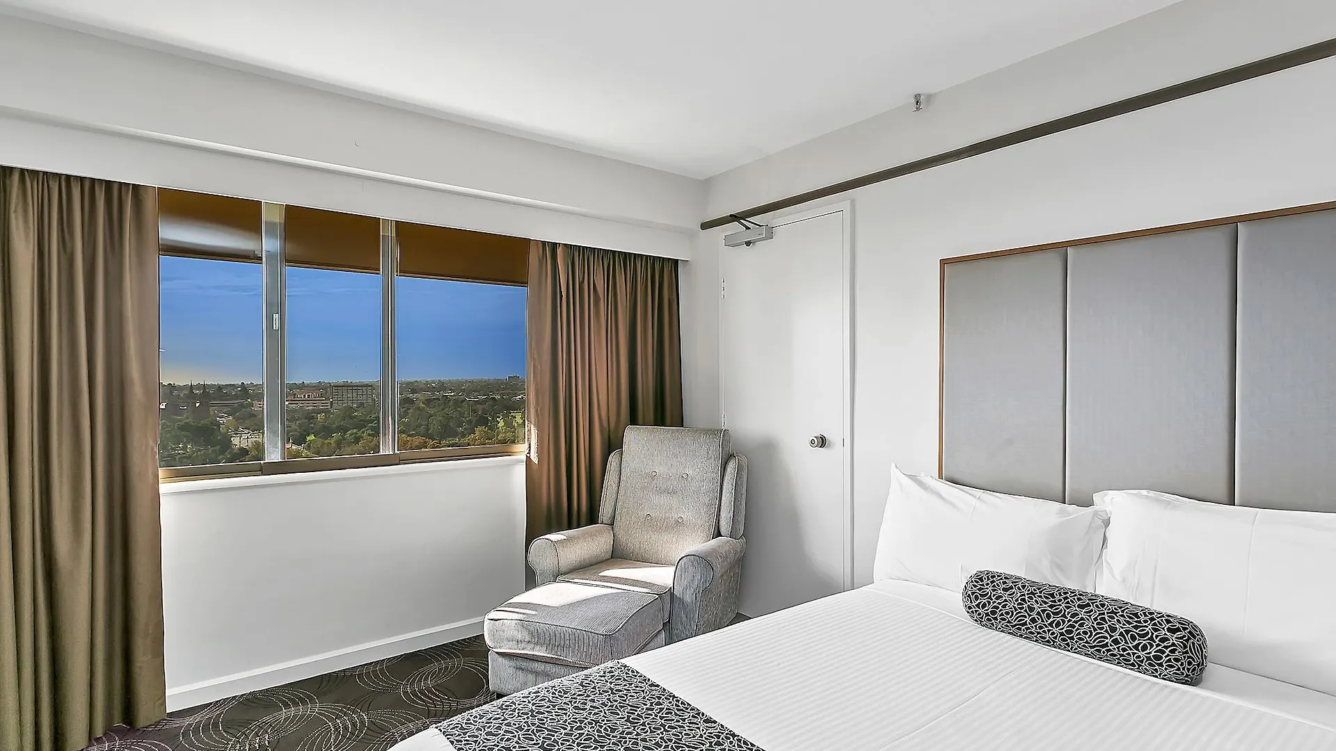 Stamford Plaza Adelaide Hotel 5*,