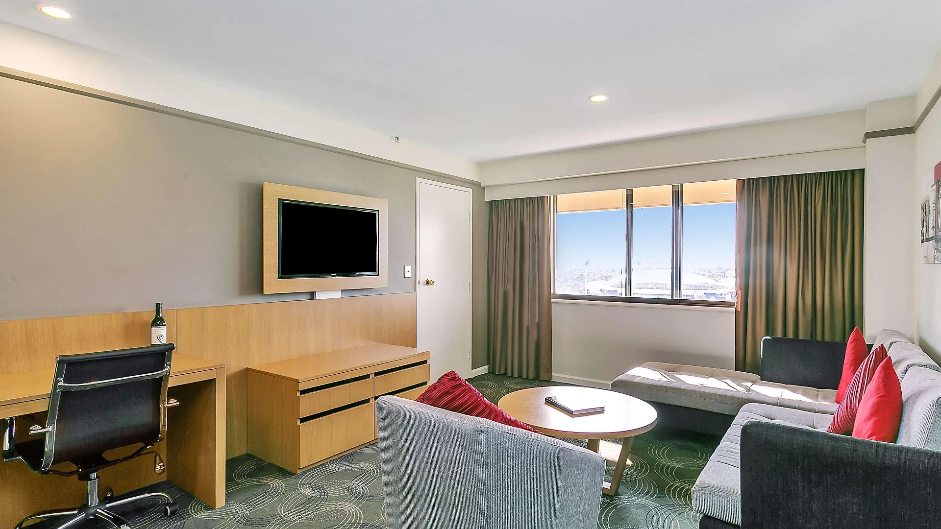 Stamford Plaza Adelaide Hotel